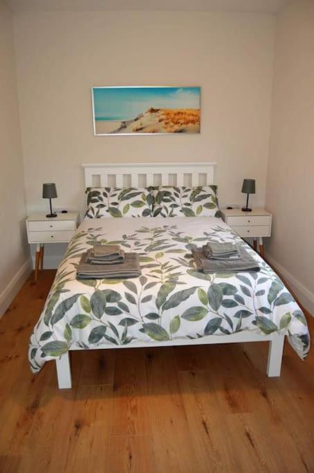 Twin Lake View - Bungalow In Pontoon ฟอกซ์ฟอร์ด ภายนอก รูปภาพ