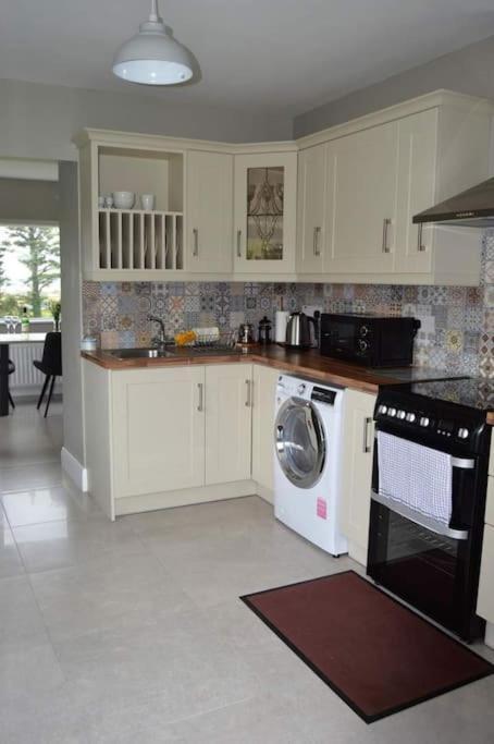 Twin Lake View - Bungalow In Pontoon ฟอกซ์ฟอร์ด ภายนอก รูปภาพ